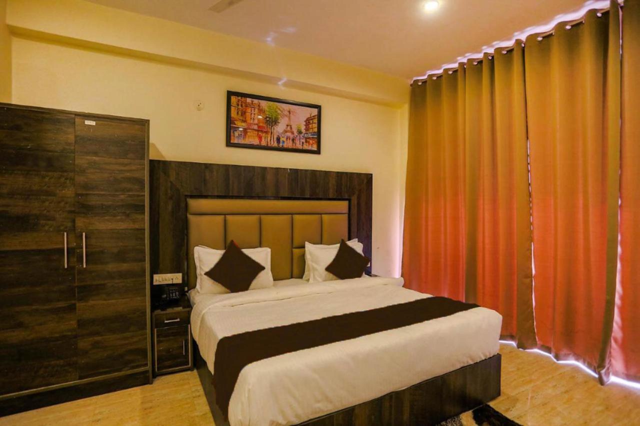 Hotel Swan Near Delhi Airport